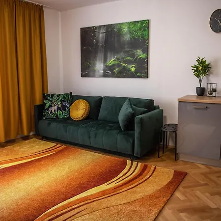 Prostorny Byt V Centru U Reky, 2 Loznice, Balkon Hradec Kralove Exterior photo