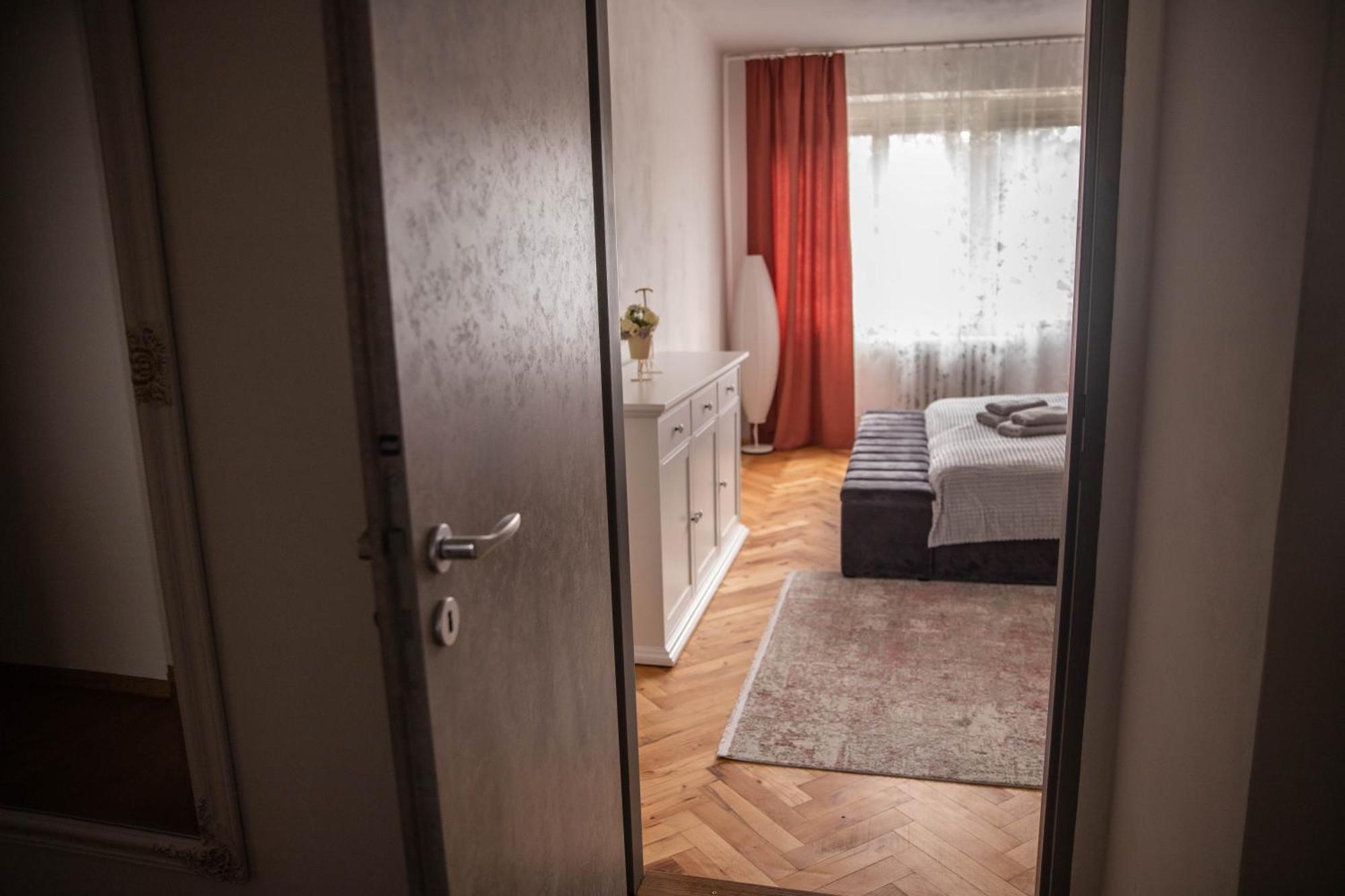 Apartment Prostorny V Centru U Reky, 2 Loznice, Balkon