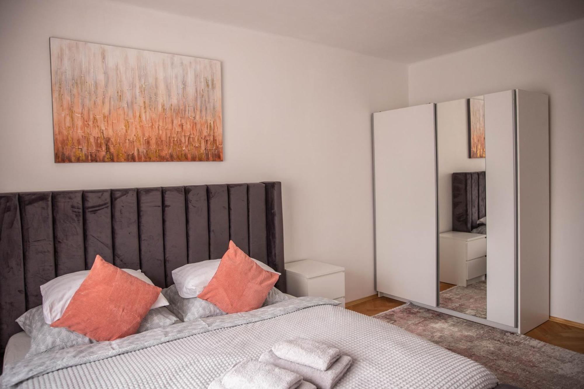 Apartment Prostorny V Centru U Reky, 2 Loznice, Balkon *