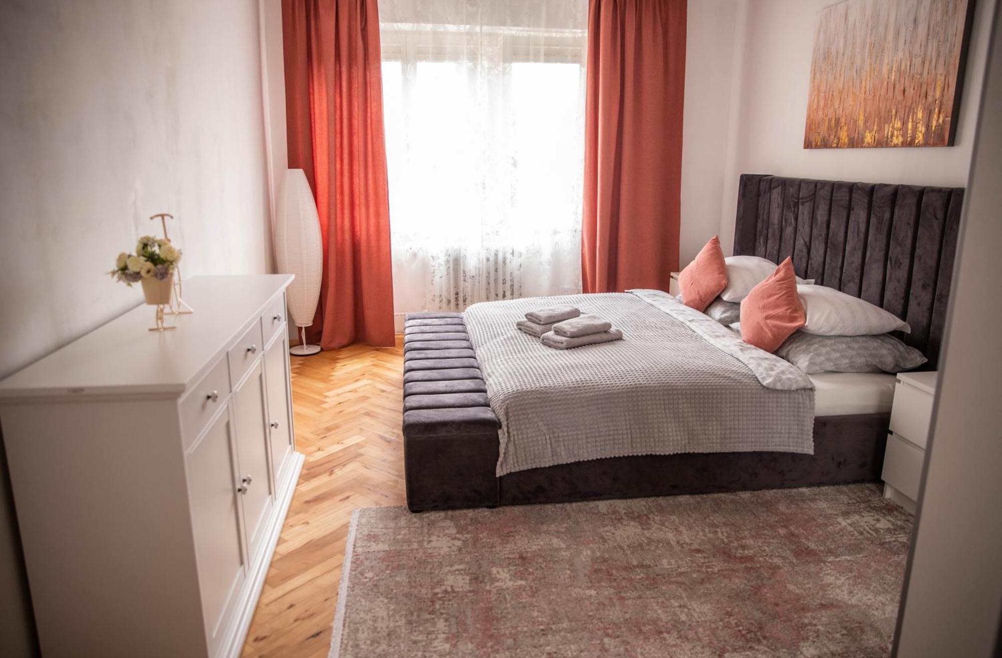 Prostorny V Centru U Reky, 2 Loznice, Balkon